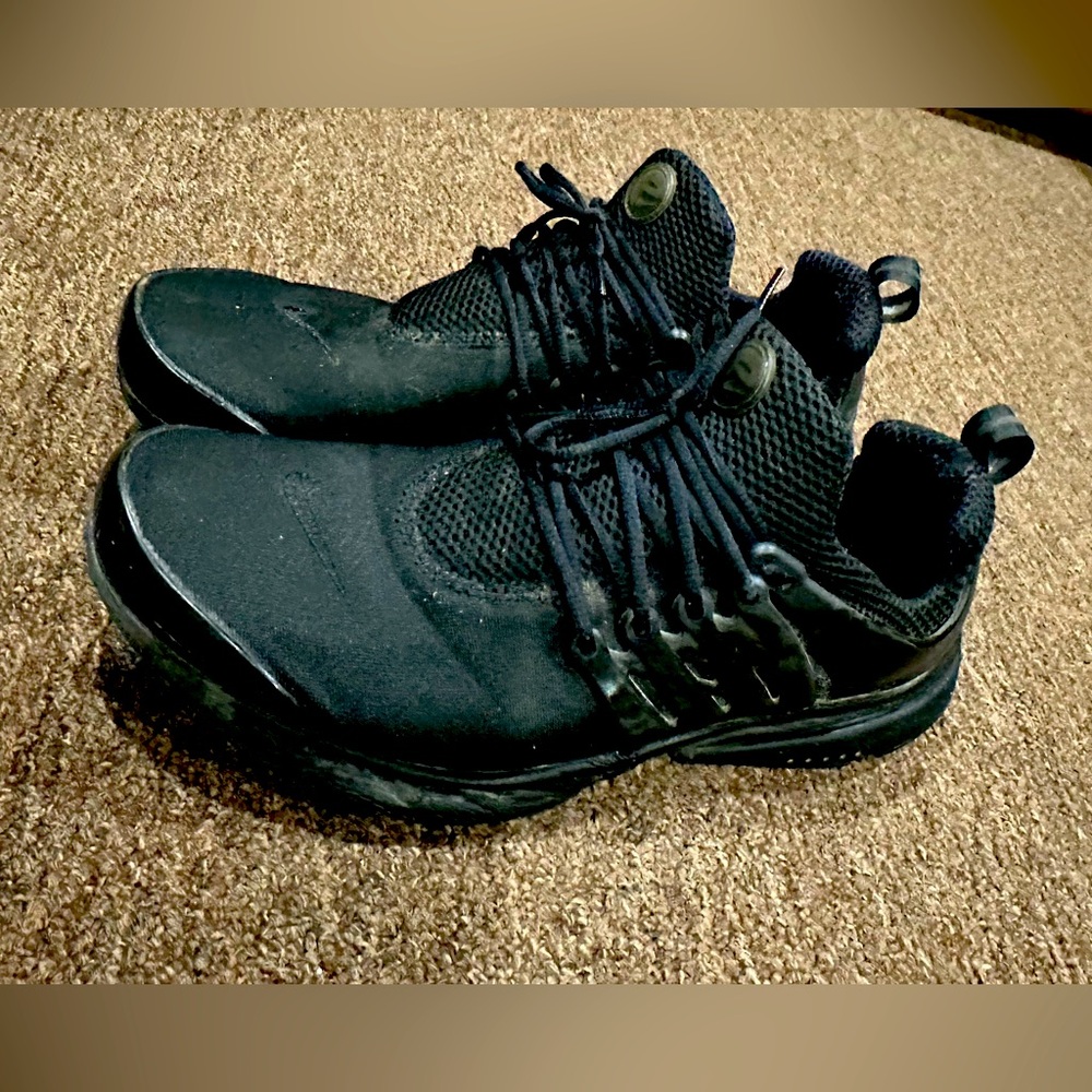 Nike Black Sneakers Men's Sz 11 Preowned still good!
